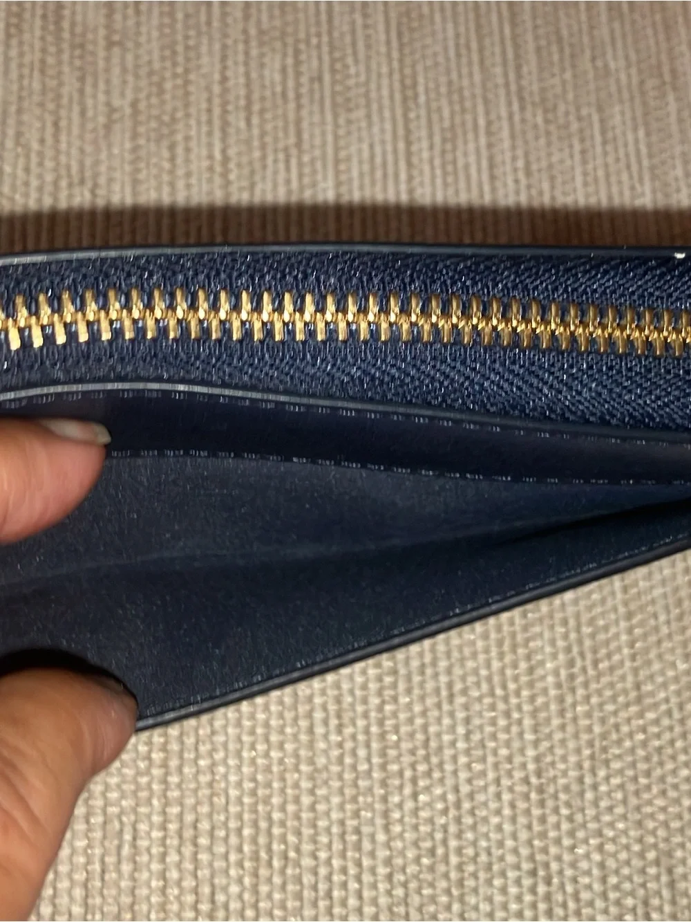 NWOT KATE SPADE SHAGGY EMBOSSED ZIP AROUND CONTINENTAL WALLET - NEVER USED